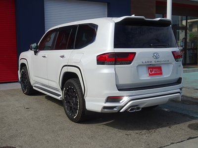 TOYOTA LAND CRUISER 300 - 9