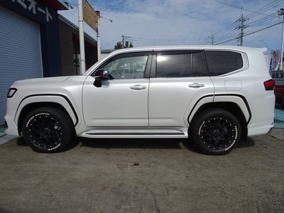 TOYOTA LAND CRUISER 300 - 8