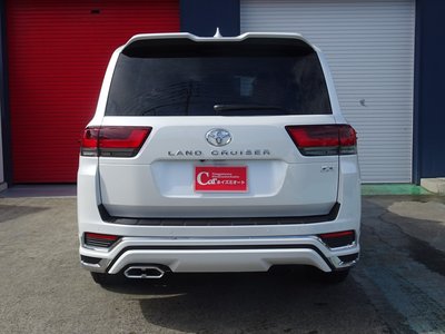 TOYOTA LAND CRUISER 300 - 7