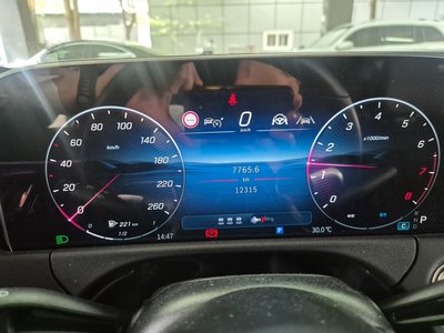 MERCEDES-BENZ E-CLASS - 8