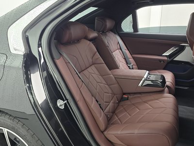 صورة مصغرة 17 لـ 2025 BMW I7