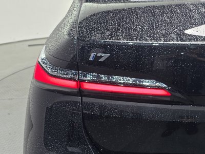 صورة 10 لـ 2025 BMW I7