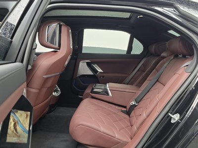 صورة مصغرة 18 لـ 2025 BMW I7