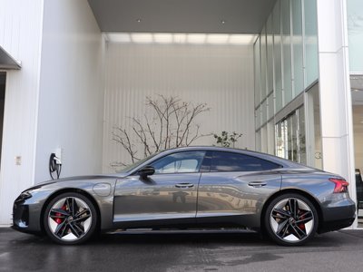 AUDI RS E-TRON GT - 5
