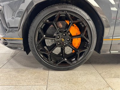 LAMBORGHINI URUS - 9