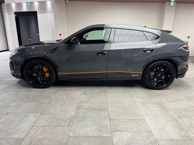 LAMBORGHINI URUS - 8