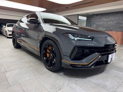 LAMBORGHINI URUS - 3