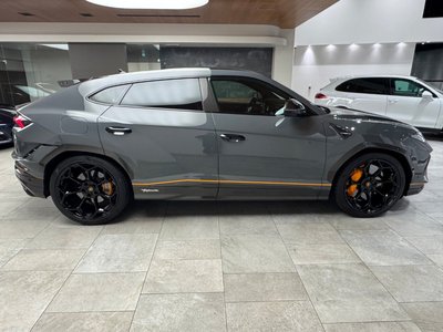LAMBORGHINI URUS - 4