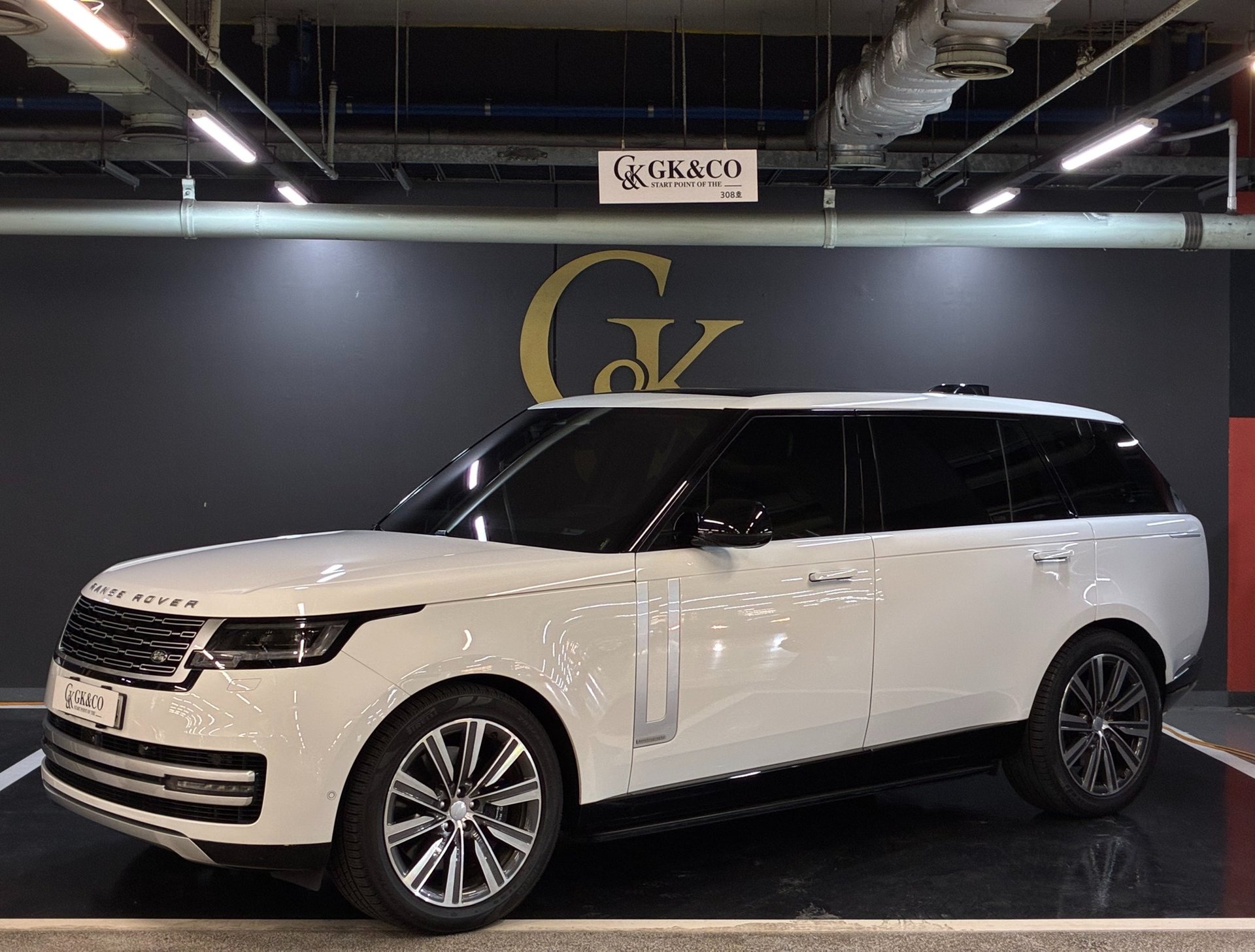 LAND ROVER RANGE ROVER - View 1