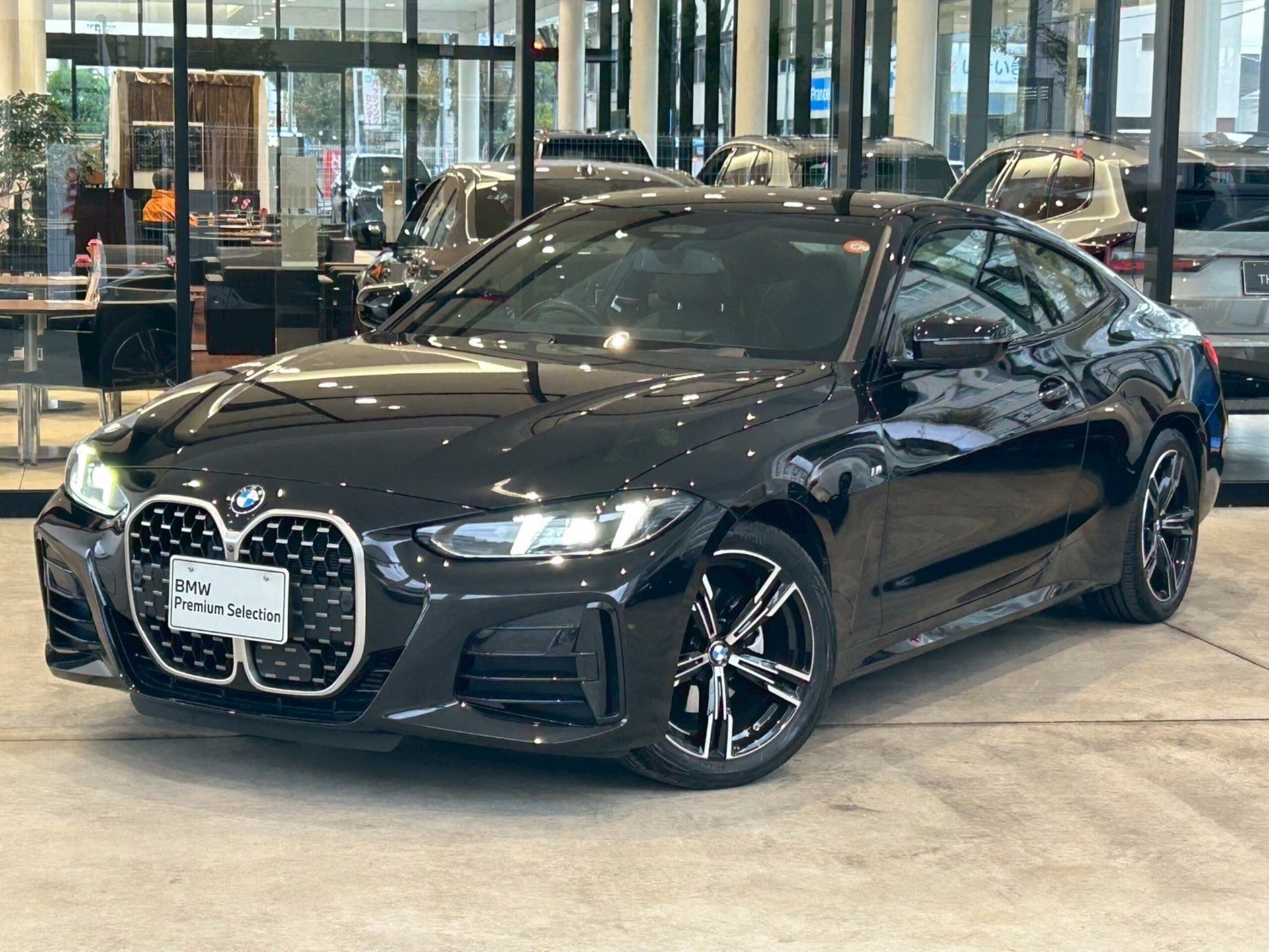 BMW 4 SERIES COUPE - View 1