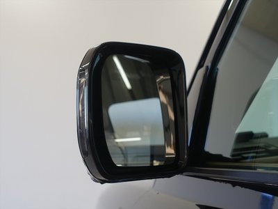 LAND ROVER DEFENDER - 6