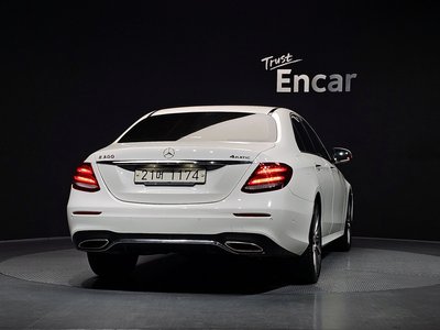MERCEDES-BENZ E-CLASS - 4