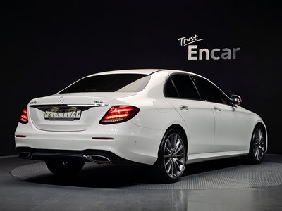 MERCEDES-BENZ E-CLASS - 3