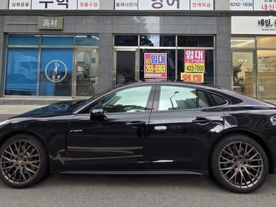 PORSCHE PANAMERA - 3