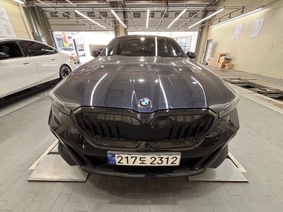 BMW 5 SERIES - 1