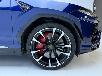 LAMBORGHINI URUS - 10