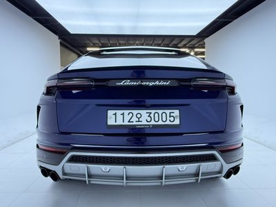 LAMBORGHINI URUS - 4