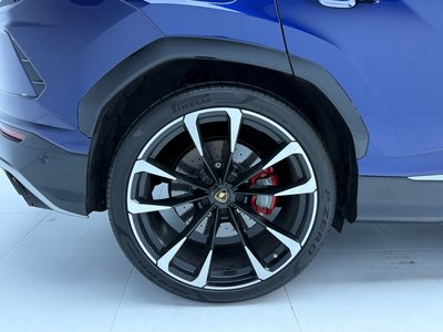 LAMBORGHINI URUS - 9