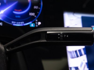 MERCEDES-BENZ EQE - 9