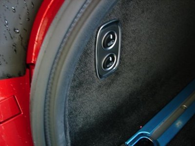 ASTON MARTIN DBX - 9