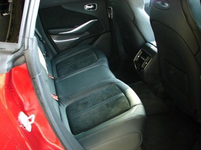 ASTON MARTIN DBX - 7