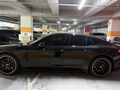 PORSCHE PANAMERA - 4