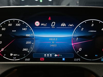 MERCEDES-BENZ E-CLASS - 8