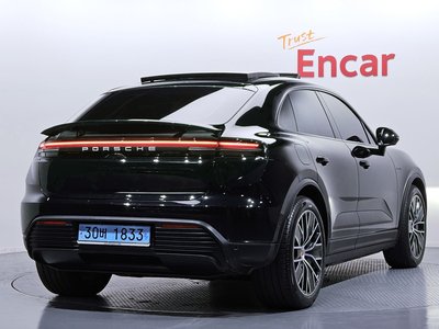 PORSCHE MACAN - 3