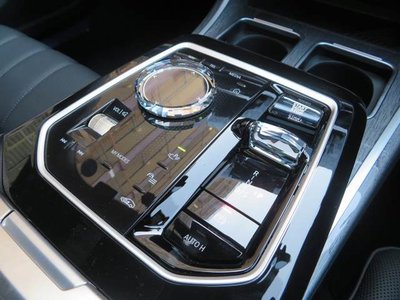 2025 BMW 7 SERIES thumbnail 29