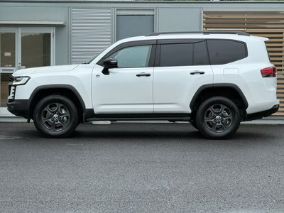 2023 Toyota LAND CRUISER 300 thumbnail 26