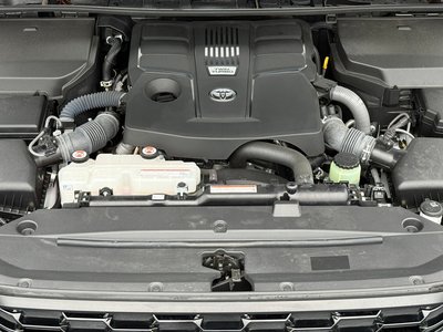 2023 Toyota LAND CRUISER 300 thumbnail 18