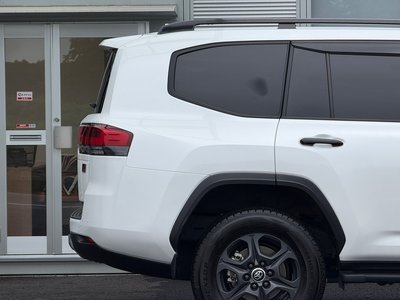 2023 Toyota LAND CRUISER 300 thumbnail 22