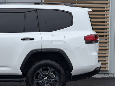 2023 Toyota LAND CRUISER 300 thumbnail 30