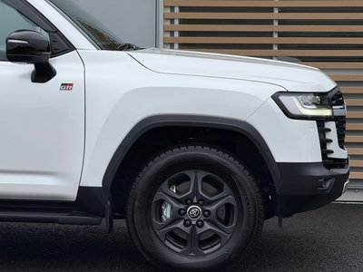 2023 Toyota LAND CRUISER 300 thumbnail 25