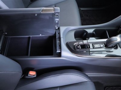 2025 Toyota CROWN SPORT — миниатюра 32