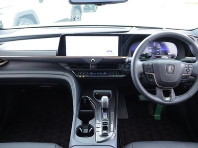 2025 Toyota CROWN SPORT photo 4