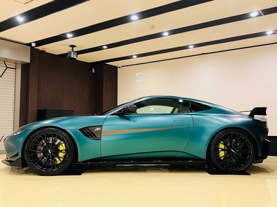 2025 Aston Martin VANTAGE — фото 6