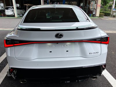 صورة 8 لـ 2023 Lexus IS