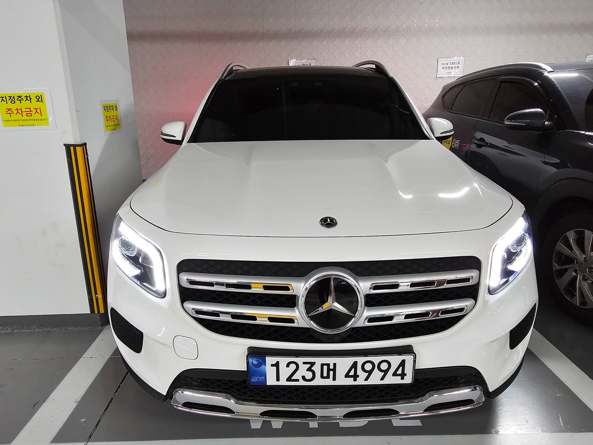 MERCEDES-BENZ GLB - View 1