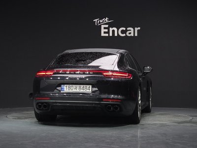 PORSCHE PANAMERA - 3