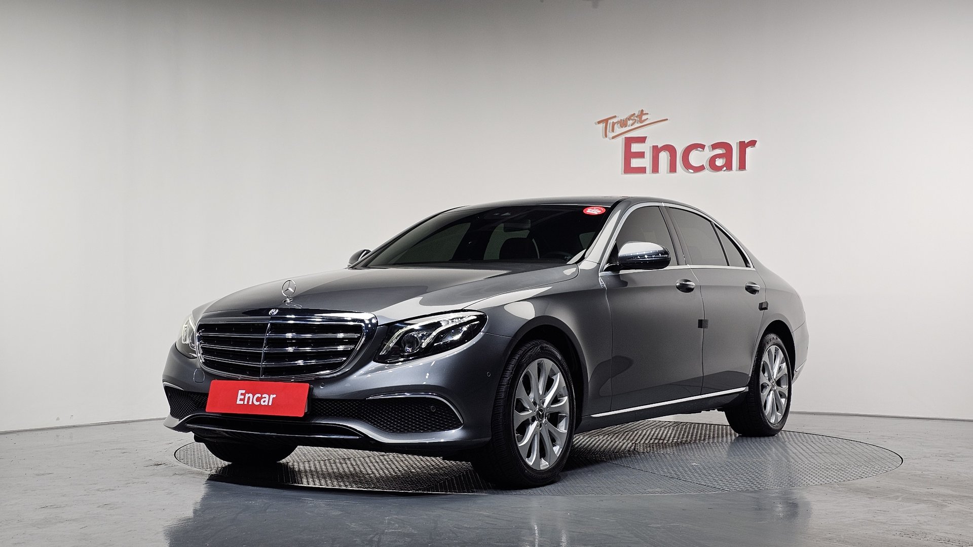 MERCEDES-BENZ E-CLASS - View 1