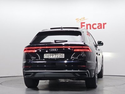 AUDI Q8 - 3