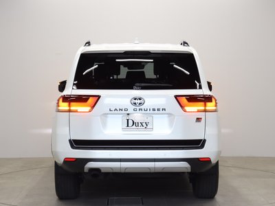 TOYOTA LAND CRUISER 300 - 8