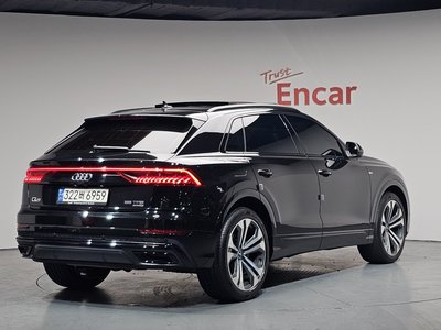 AUDI Q8 - 3