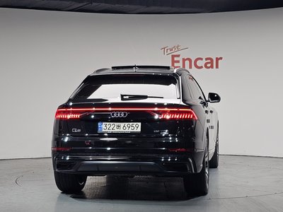 AUDI Q8 - 4