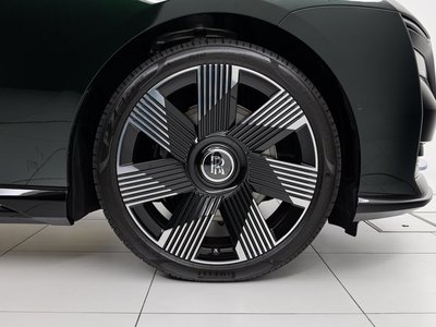 ROLLS-ROYCE SPECTRE - 8