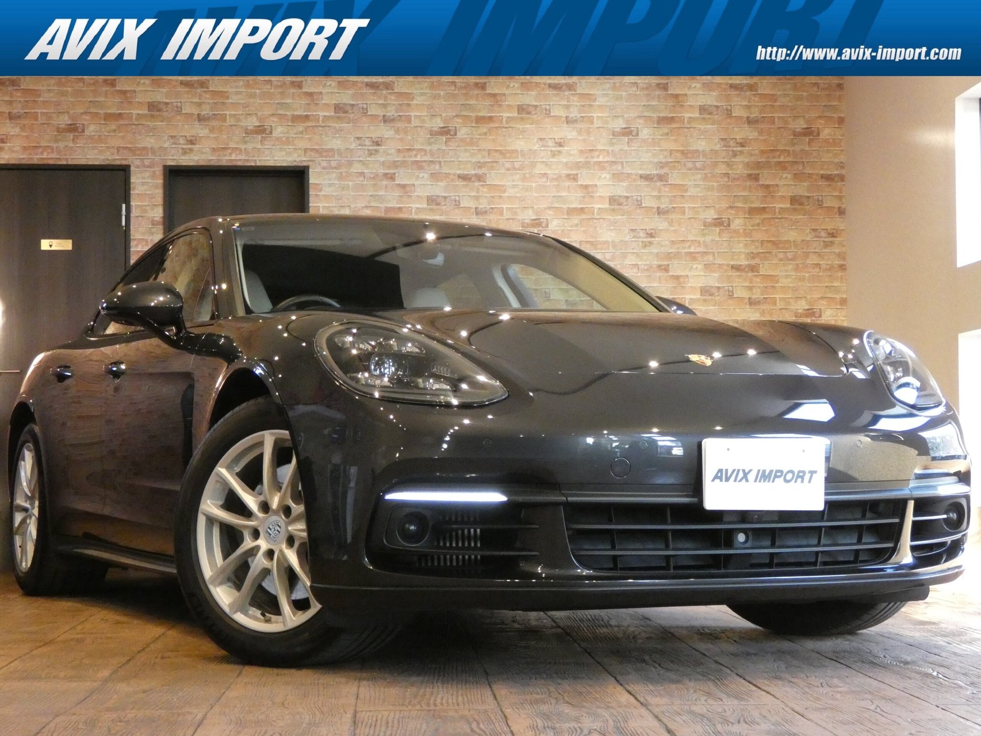 PORSCHE PANAMERA - View 1