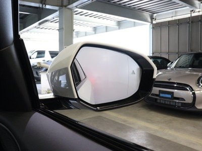 2025 BMW 5 SERIES TOURING photo 8