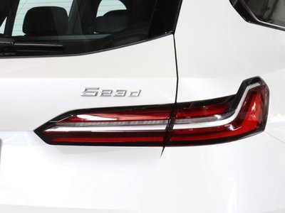 2025 BMW 5 SERIES TOURING thumbnail 11