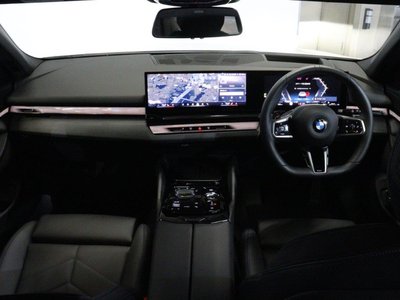 2025 BMW 5 SERIES TOURING thumbnail 15